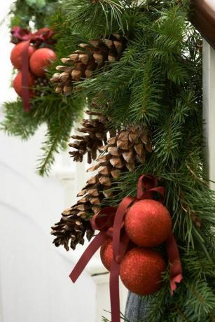 Okraski za božična drevesa - babice in bor