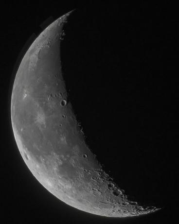 površina lune, posneta v yorkshiru na nočnem nebu