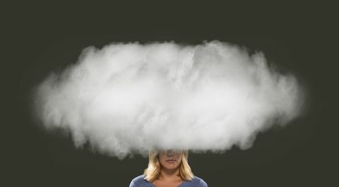 Ženska glava v oblaku - negativno razmišljanje