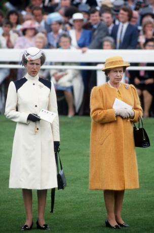 Princesa Anne s kraljico na derbiju Epsom, 1985