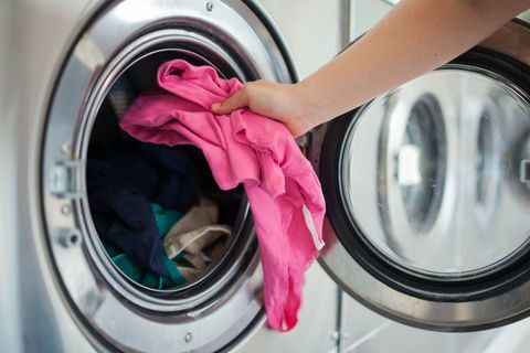 Ali ima Kirstie Allsopp prav, da so pralni stroji v kuhinjah "gnusni"?