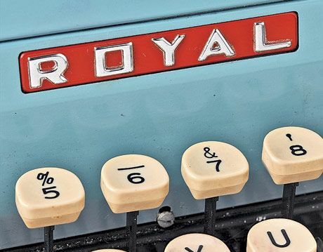 Zaprite kraljeve tipke pisalnih strojev za oceno