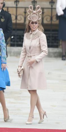 Kraljica poročno obleko princese Beatrice
