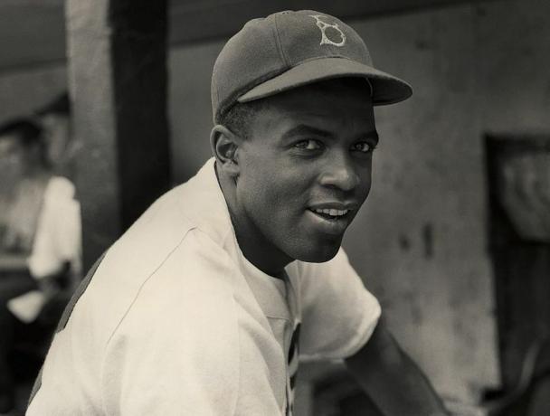 okoli leta 1945 portret infielderja moštva Brooklyn Dodgers Jackieja Robinsona v uniformi, fotografija hultona archivegetty images
