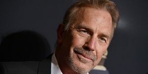 beverly hills, kalifornija 4. februar samo za uredniško uporabo kevin costner se udeleži gala pred grammyjem grammyjev pozdrav ikonam industrije v čast julie greenwald craigu kallmanu v beverly hiltonu 4. februarja 2023 v beverly hillsu v kaliforniji, fotografija axellebauerja griffinfilmmagic