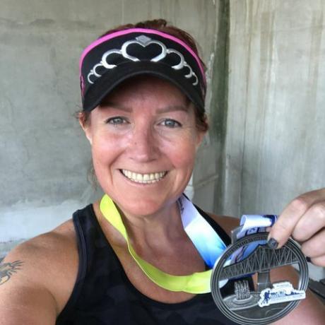Samantha Tucker po preteklem virtualnem polmaratonu v preteklem septembru in dosegla osebni najboljši čas 208