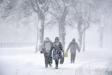 Nevihta Emma se sreča z zverjo z vzhoda in v Veliko Britanijo prinaša nadaljnji snežni kaos