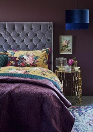 živahna vijolična spalnica