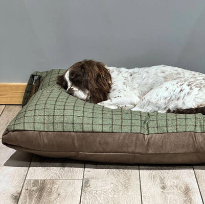 Velika pasja postelja iz tvida v olivni barvi