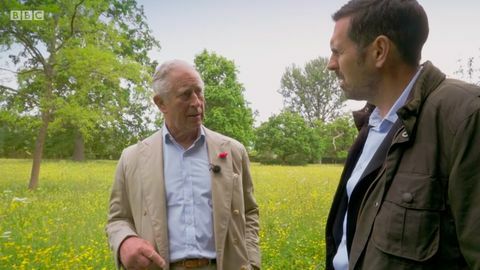 Adam Frost se sreča s princem Charlesom in spregovori o vprašanju biološke varnosti - BBC Gardeners 'World
