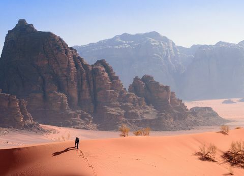 Pohod skozi puščavo v Wadi Rum