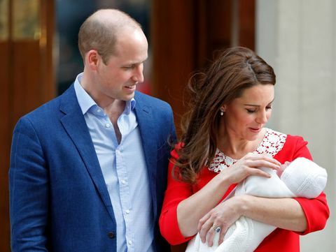 William in Kate sta princa Louisa predstavila svetu zunaj krila Lindo