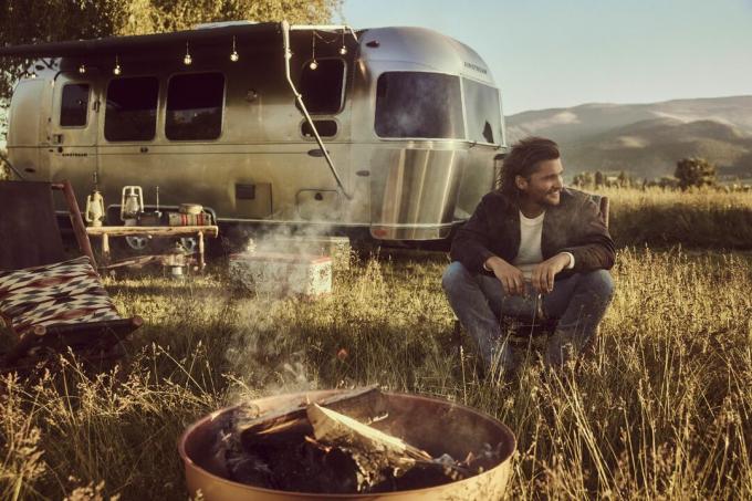 luke grimes pred kamperjem airstream