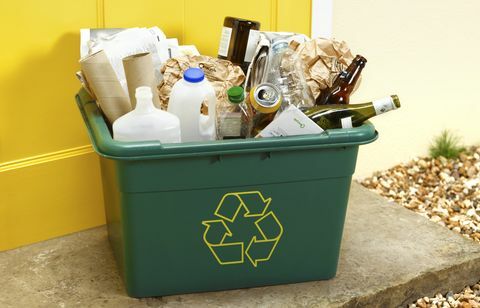 Smeti za recikliranje na pragu za zbiranje