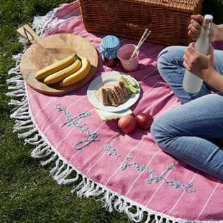 Ročno vezena odeja za piknik
